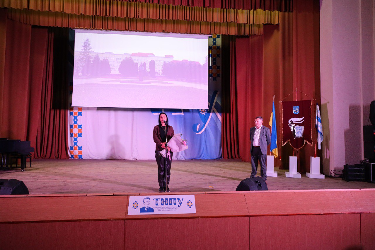 moment_z_promovy_iryny_sum_zastupnytsi_nachalnytsi_departamentu_osvity_i_nauky